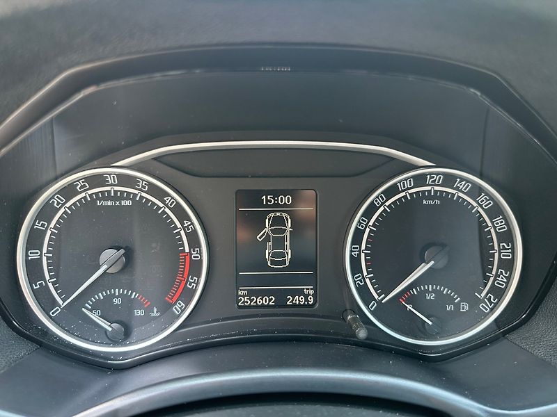 Škoda Octavia (2012) RS 2,0TDI 125kw DSG - fotka 16 z 32