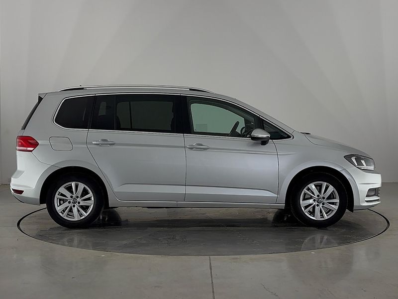 Volkswagen Touran Highline DSG - fotka 16 z 29