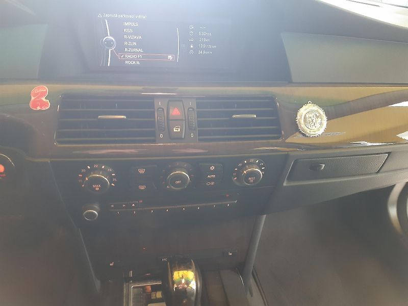 BMW Řada 5 3.0 d XDRIVE 170KW Combi - fotka 10 z 23