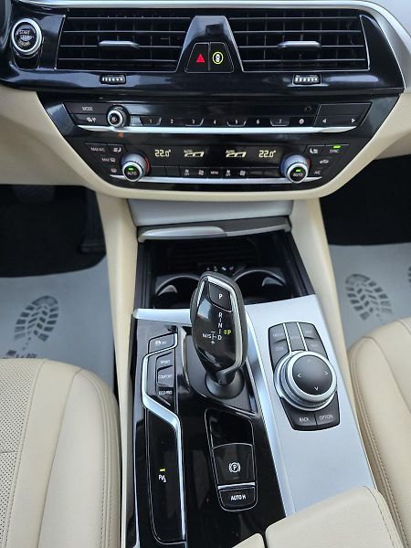 BMW Řada 5 110kW LED+NAVI+KŮŽE - DPH - fotka 15 z 58