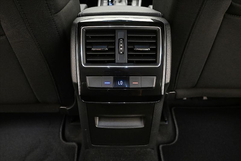 Škoda Superb 2,0 TDI 110kW Style DSG Záruka - fotka 21 z 31