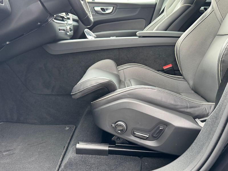 Volvo XC60 T8 ULTRA BLACK EDITON, 360°, H - fotka 10 z 23