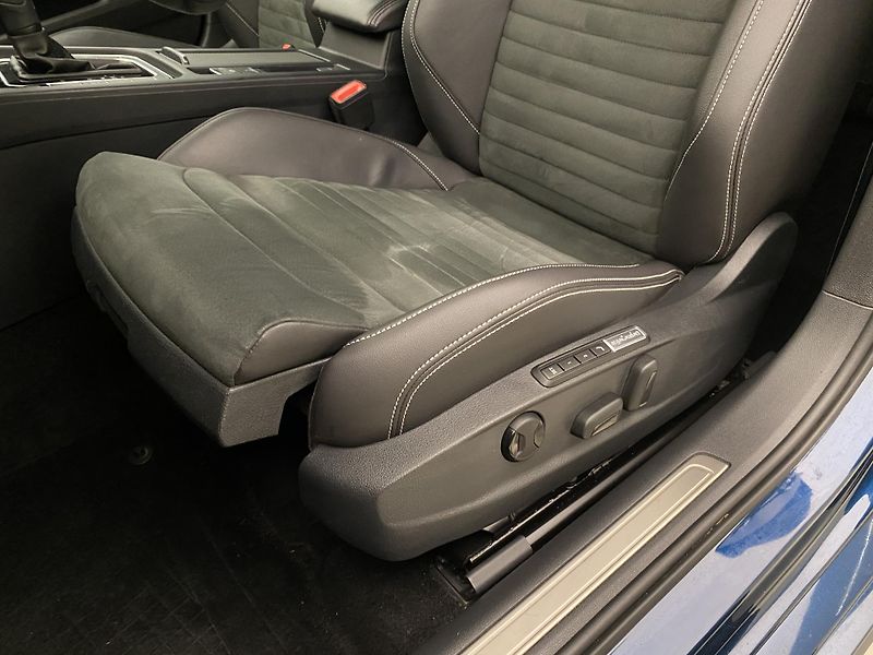 Volkswagen Passat VARIANT 2.0TDI DSG R-LINE CZ - fotka 24 z 55