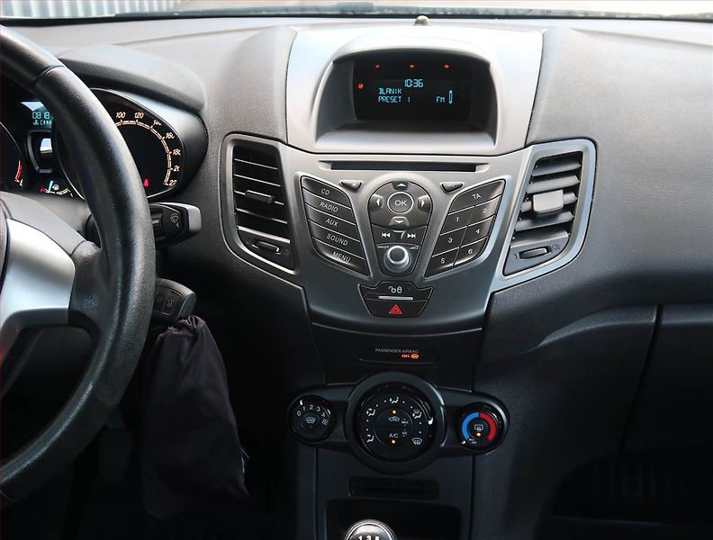 Ford Fiesta (2015) Comfort 1.25, Serv.kniha - fotka 12 z 18