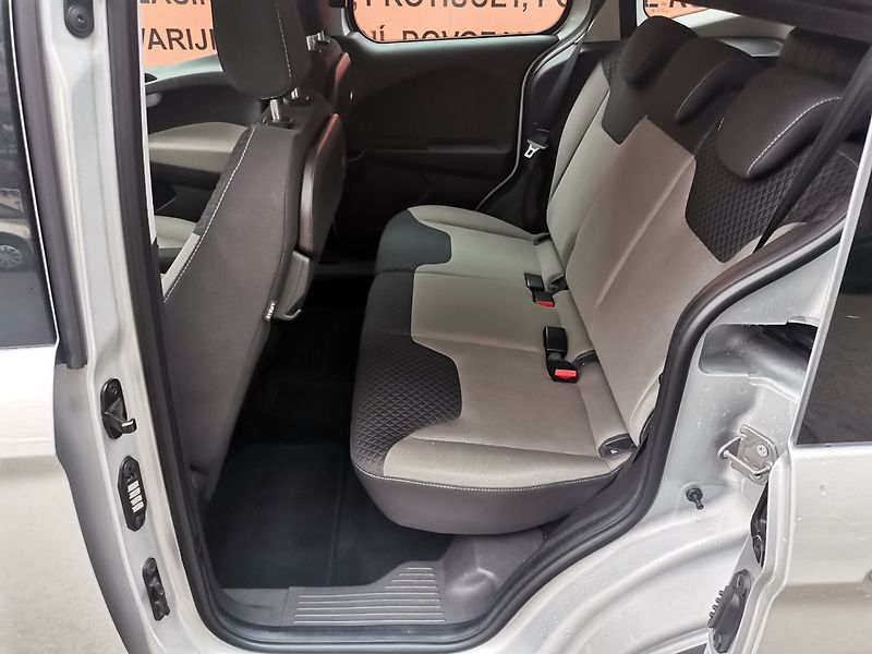 Ford Tourneo Courier 1.0i EB 74kw Winter Paket - fotka 16 z 26