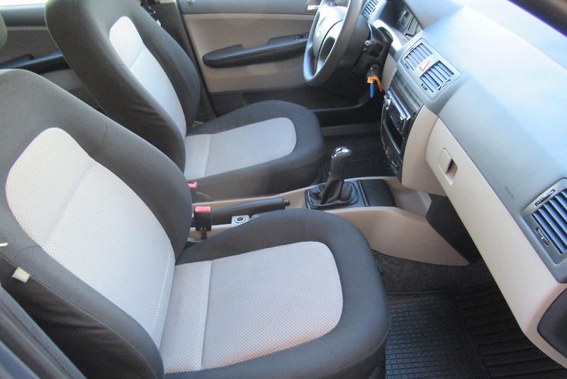Škoda Fabia 1.4i KLIMA SADA KOL - fotka 15 z 32