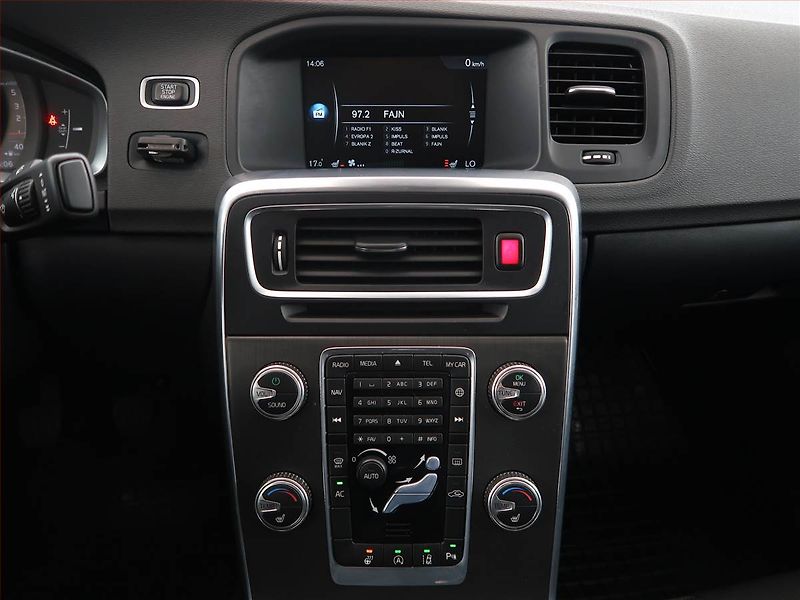 Volvo S60 (2014) D4 Polestar, Xenony, Tempomat - fotka 12 z 19