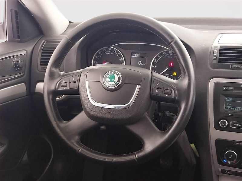 Škoda Octavia (2012) Ambition 1.6 TDI, Serv.kniha - fotka 16 z 19