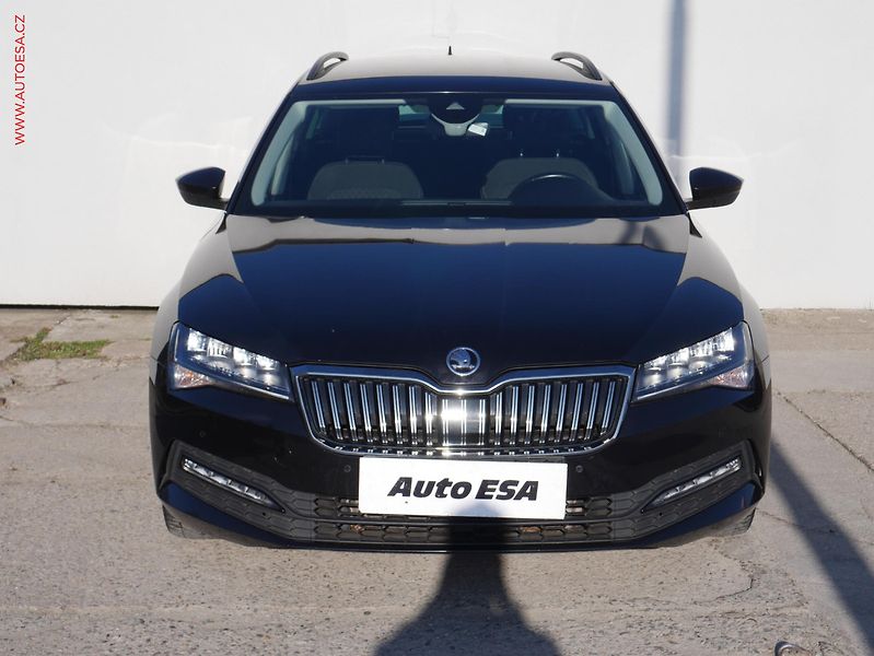 Škoda Superb (2019) 2.0 TDi, Ambition, navi, LED - fotka 2 z 19