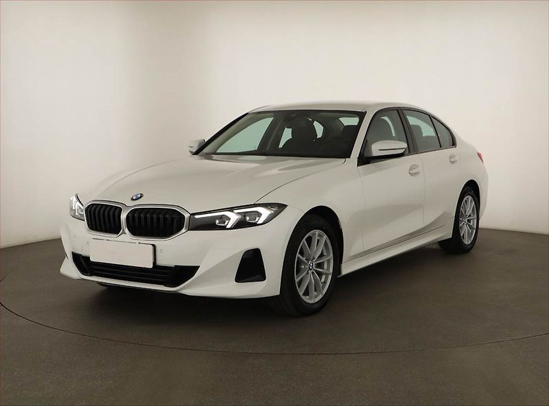 BMW Řada 3 (2024) 318 i - fotka 2 z 20