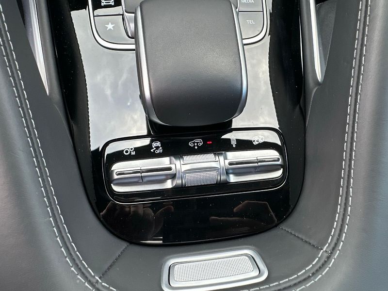 Mercedes-Benz GLE 53 AMG 4MATIC+ - fotka 17 z 31