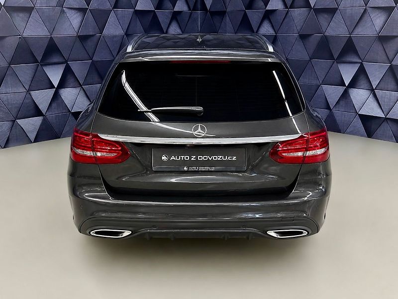 Mercedes-Benz Třídy C 300d AMG, WEBASTO, BURMESTER, - fotka 6 z 22