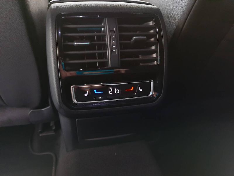Volkswagen Arteon (2021) R-Line 2.0 TDI 4Motion (147kW/ - fotka 23 z 29