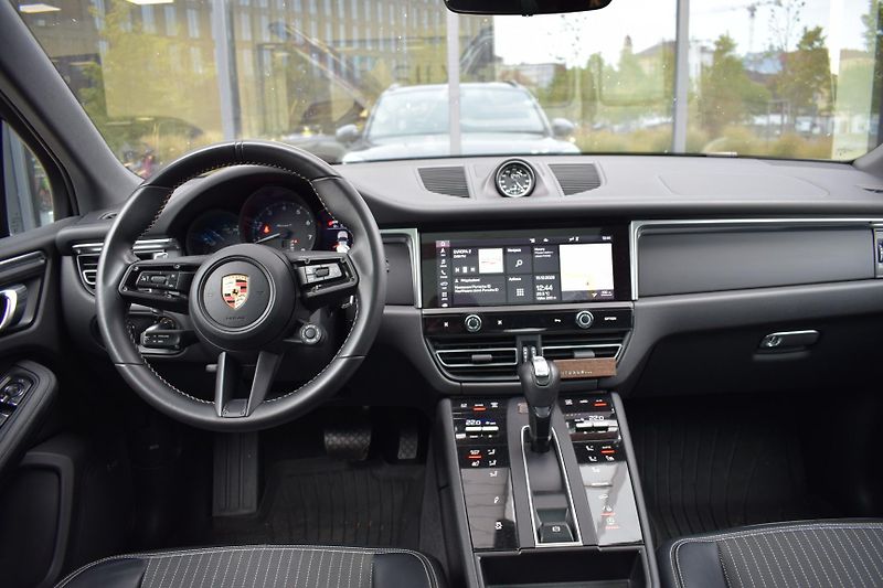 Porsche Macan (2023) T/Pano/KeyLess - fotka 30 z 42