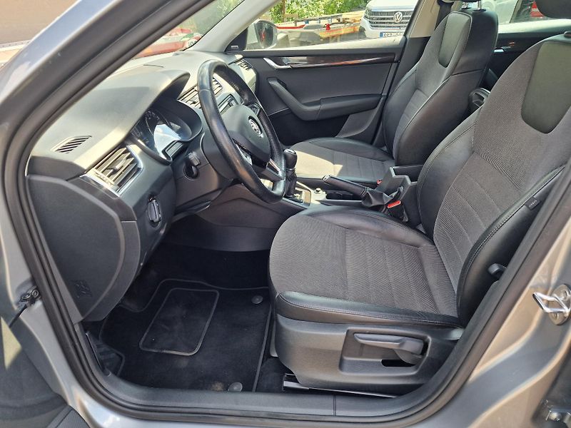Škoda Octavia 1,6TDI 81KW EXCLUSIVE - fotka 7 z 23