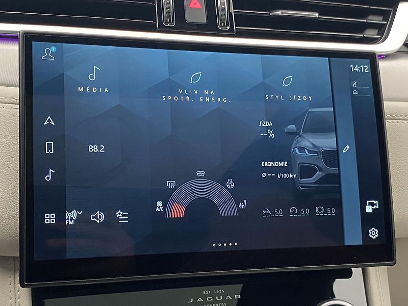 Jaguar F-Pace D300 R-DYNAMIC HSE AWD AUT CZ - fotka 40 z 48