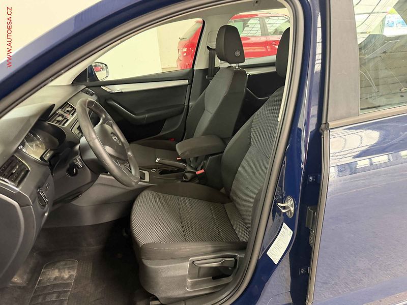 Škoda Octavia (2014) 1.6TDi 4x4, AC, výhřev sed - fotka 9 z 17