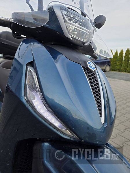Piaggio Beverly 400 (2022) - fotka 2 z 19