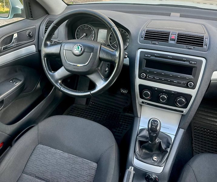 Škoda Octavia (2011) 1.6 TDI 2011 77KW AMBITION CZ - fotka 7 z 19