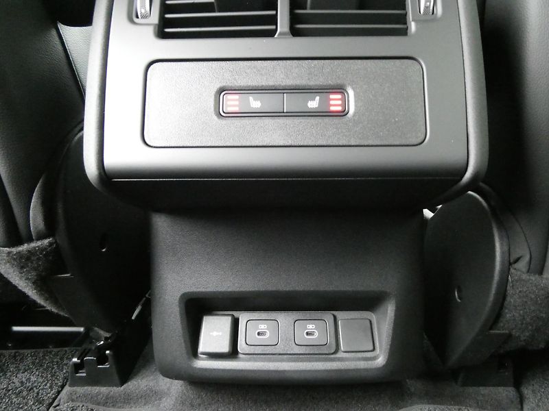 Land Rover Discovery 5 3,0  S D250 - fotka 18 z 36