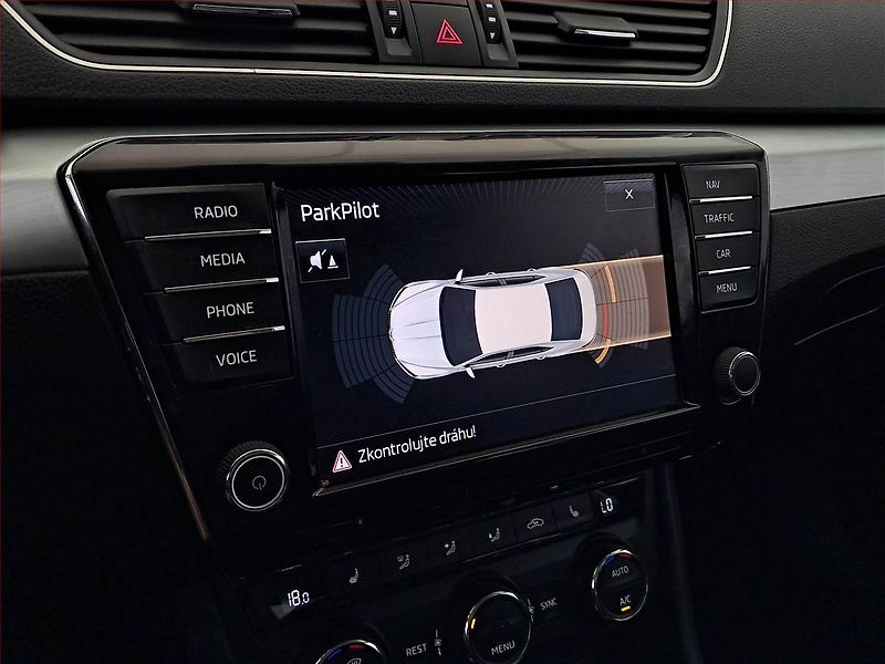Škoda Superb (2017) 2.0 TDI, Serv.kniha, Navi - fotka 18 z 18