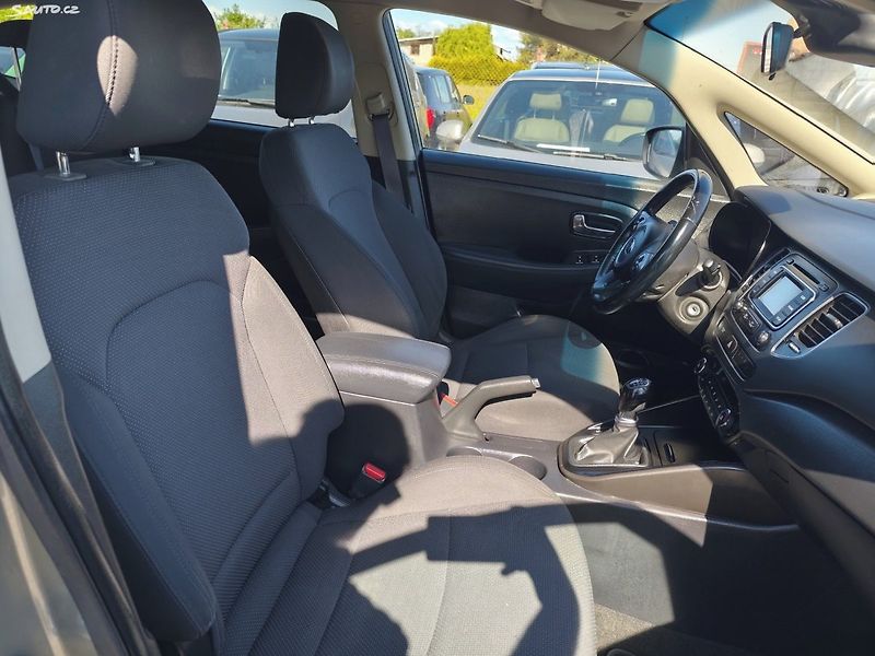 Kia Carens (2013) - fotka 19 z 33