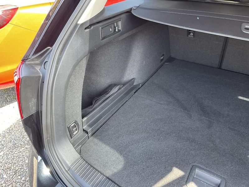 Volkswagen Passat 2.0TDi Dsg 4x4 HIGHLINE-DPH-ČR - fotka 23 z 38