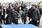 F1 2017 GP Číny - Fernando Alonso a Stoffel Vandoorne (McLaren) se rozptylují před závodem