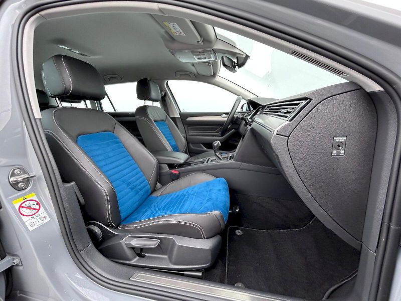 Volkswagen Passat (2022) 2.0 TSI 140kW DSG Elegance - fotka 29 z 35