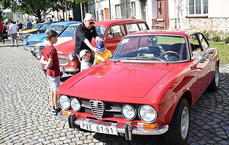 Nablýskaní veteráni projížděli v sobotu celým jihem Prostějovska. Konala se zde tradiční Veterán rallye. 17.6. 2023