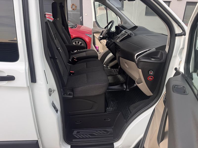 Ford Tourneo Custom 2.2TDCI 92KW L2 9.MÍST - fotka 27 z 32