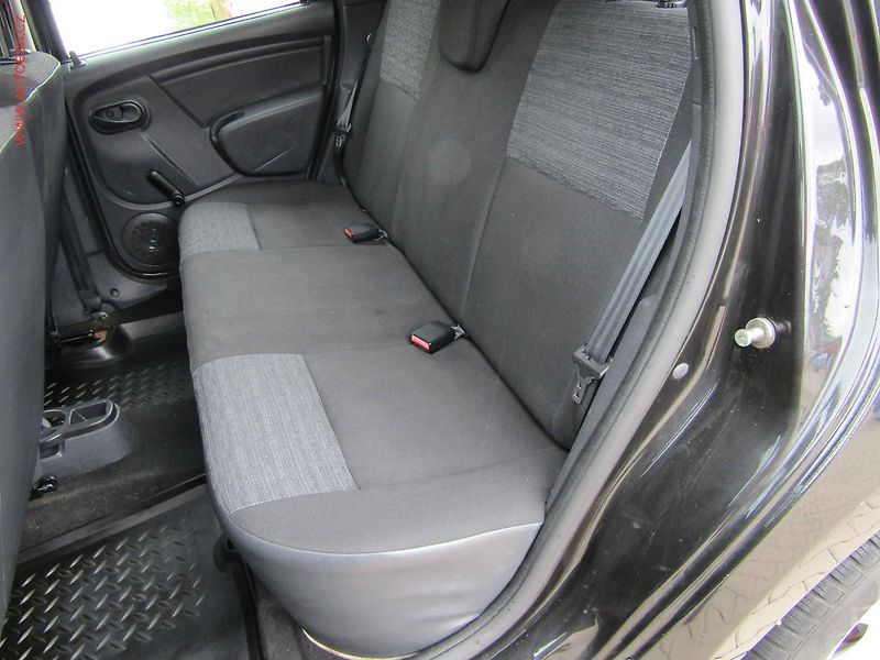 Dacia Duster (2011) 1.6i, ČR - fotka 11 z 16