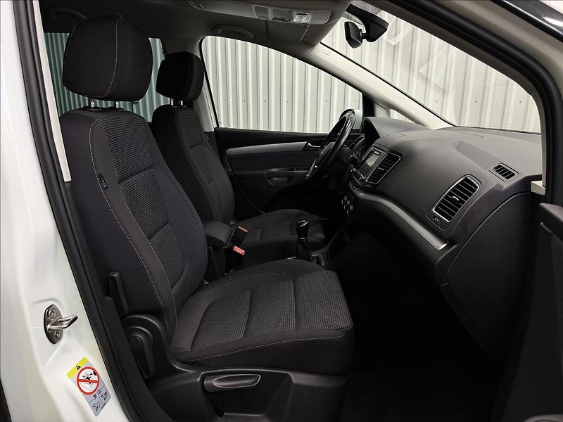 Volkswagen Sharan 2.0TDI 110kW 4MOTION MANUÁL 1M - fotka 35 z 38