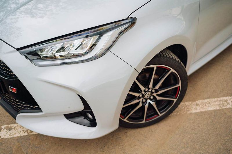 Toyota Yaris (2023) 1.5 VVT-i Hybrid - fotka 10 z 32