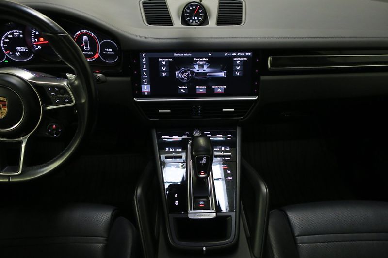 Porsche Cayenne (2019) Coupe 3.0 V6 Tiptronic Vzduch - fotka 26 z 45