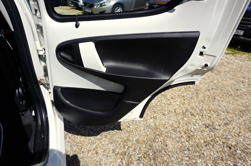 Citroën C1 (2013) TENDENCE 1,0i 50 kW - fotka 15 z 39