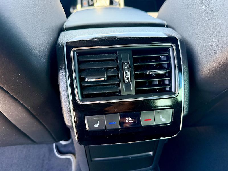 Škoda Superb (2018) 2.0 TDI 140kW DSG 4x4 SPORT!!! - fotka 26 z 32