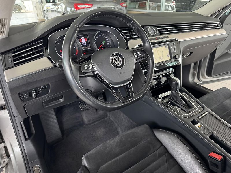 Volkswagen Passat 2,0TDI DSG*Highline*REZERVACE! - fotka 9 z 32