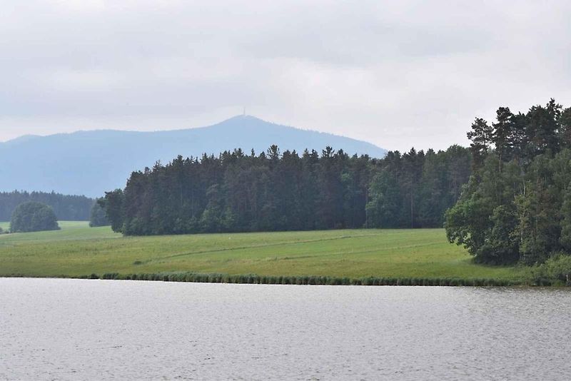 Pro ornitologa ráj, pro běžného turistu zážitek. To je Dračí jezero.