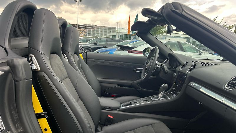 Porsche Boxster 718 - fotka 25 z 29