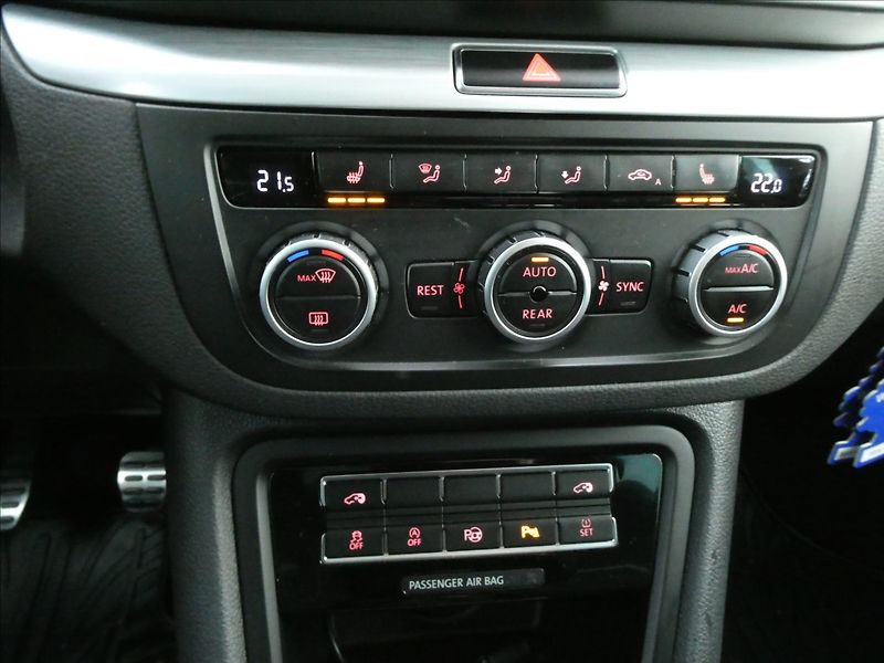 Volkswagen Sharan 2,0 TDi 103kW Cup,2xkola,panor - fotka 33 z 67