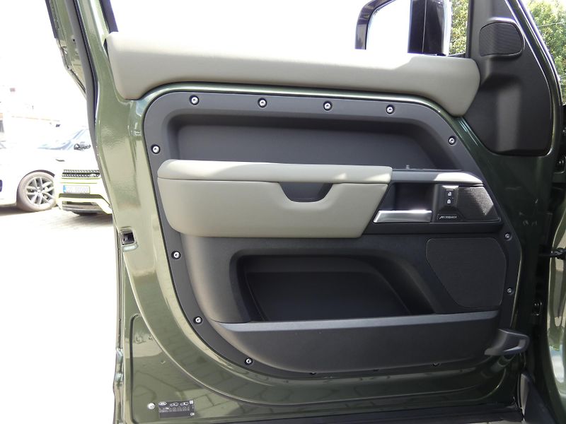 Land Rover Defender (2026) 110 X-Dynamic SE P425          - fotka 14 z 38