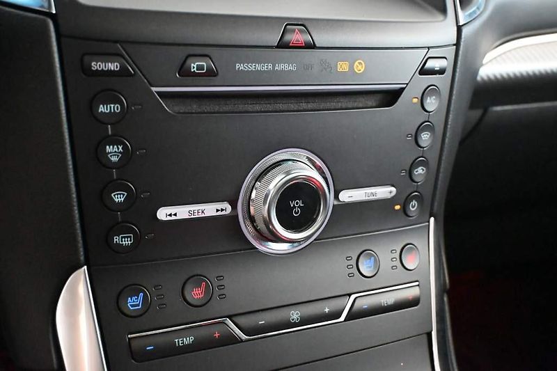 Ford Edge (2019) 2.0 ST-LINE 4x4 175KW LED ACC - fotka 21 z 48