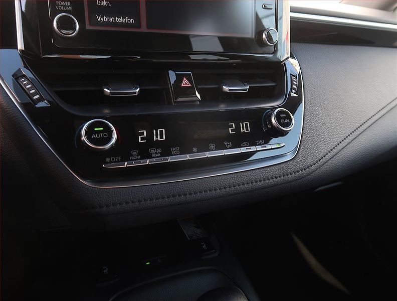 Toyota Corolla (2022) GR Sport 1.8 Hybrid, Hybrid - fotka 17 z 21