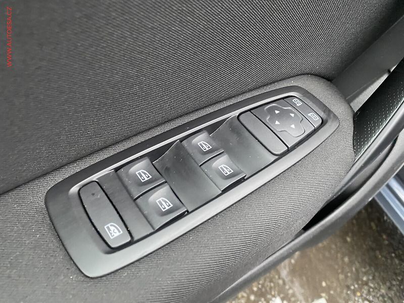 Renault Mégane (2023) 1.5dCi, AT, navi, LED - fotka 13 z 17