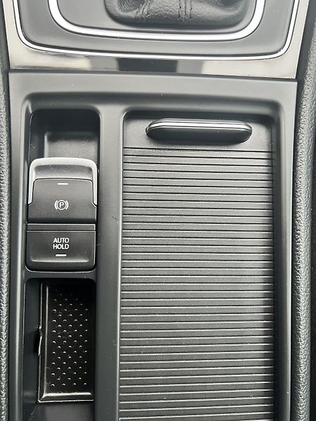Volkswagen Golf IQ.DRIVE 1.6TDi DSG KLIMA ALU - fotka 34 z 55