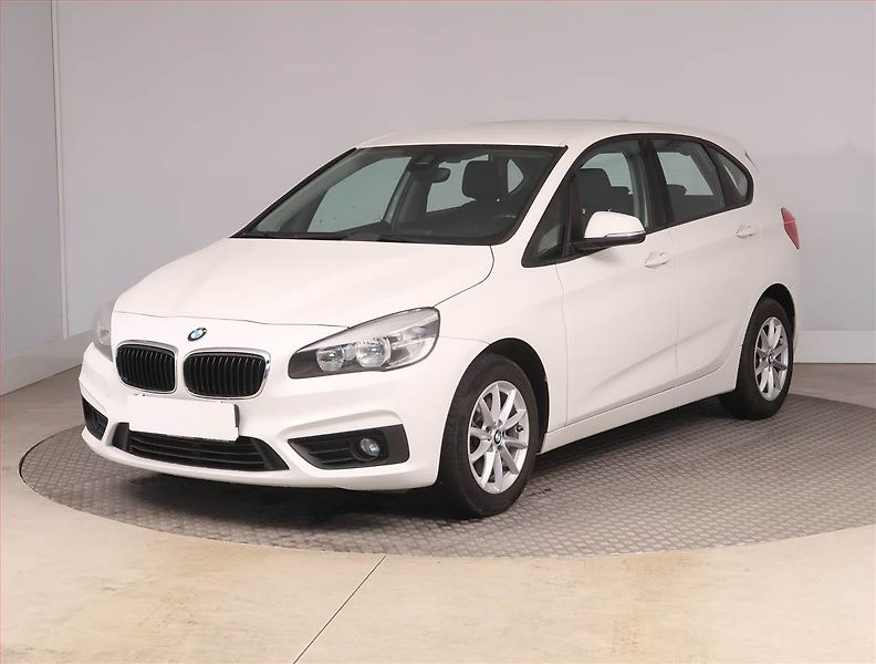 BMW Řada 2 (2015) 218i Active Tourer, Automat - fotka 2 z 17