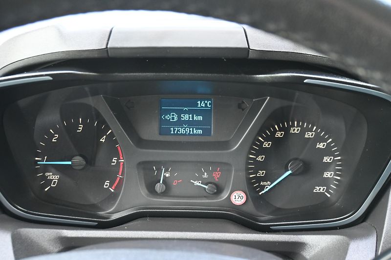 Ford Tourneo Custom (2015) - fotka 9 z 20
