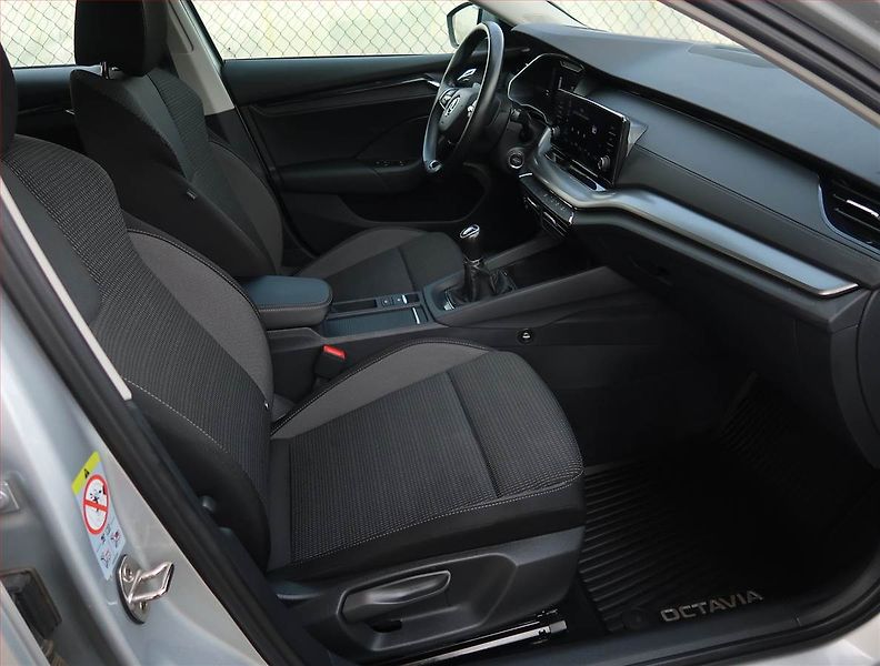 Škoda Octavia (2023) Ambition 2.0 TDI - fotka 9 z 18