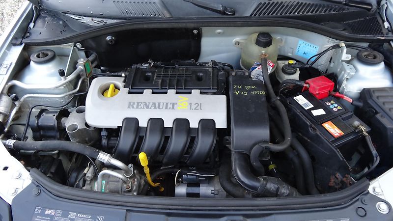 Renault Clio Clio 1.2 i 16V climatizace - fotka 9 z 9